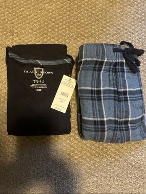 Black Brown 1826 Black V-Neck Top with Blue Plaid Lounge Pants